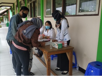FOTO RAPAT DENGAN ORANG TUA SISWA
